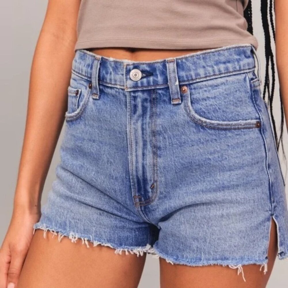 Abercrombie & Fitch High Rise Mom Short Curve Love - Medium Wash - Size 16 (33")